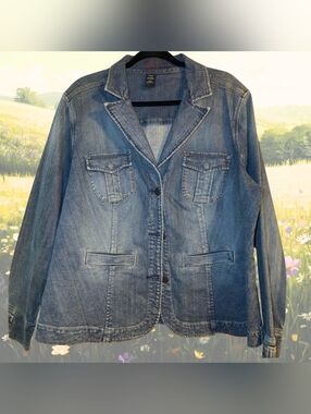 Classic Light Wash Denim Jacket - Blue Jean